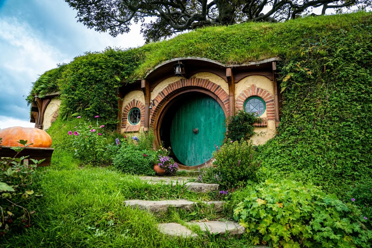 Maison troglodyte sous la colline normande — photo 5